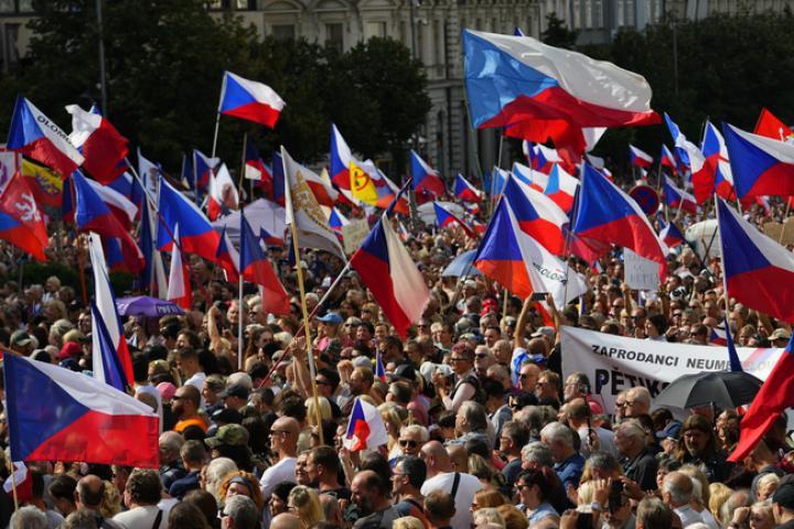 Чехия потръпна и се събуди: Най-мащабният протестен митинг в Прага за нормализиране на отношенията с Русия