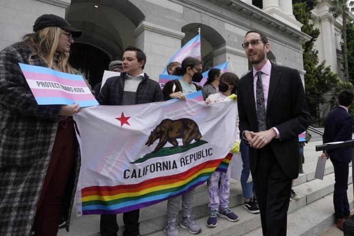 В калифорния приеха закон за смяна на пола на деца без да питат родителите