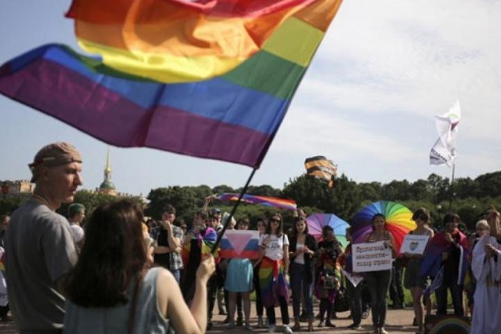 Руската Дума забрани ЛГБТ пропагандата, глобите стигат 6500 долара