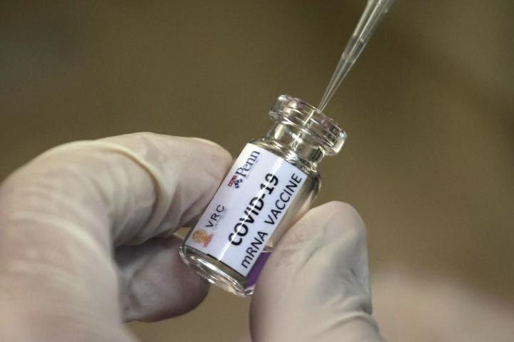 Бустерните ваксини срещу Ковид могат да увеличат риска от рак и автоимунни заболявания
