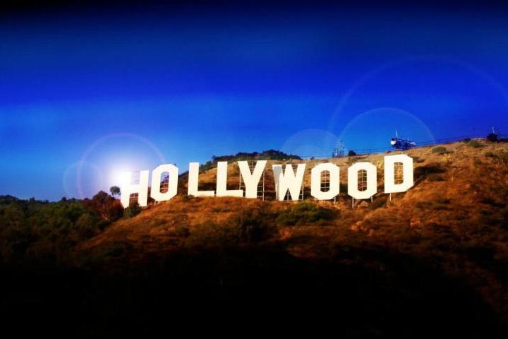 250 холивудски звезди искат от социалните мрежи да цензурират всеки, който е против операциите за смяна на пола на деца